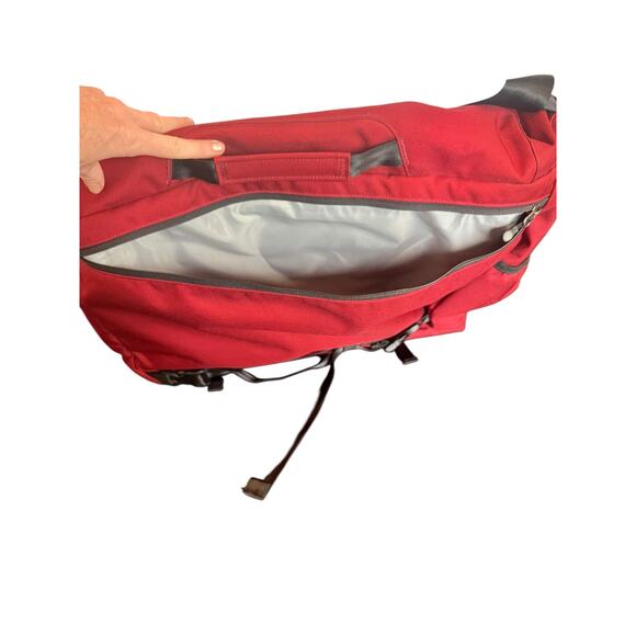 PATAGONIA EXTRA LARGE CRITICAL MASS MESSENGER BAG STYLE# 48278 BURGUNDY BLACK - Picture 9 of 16